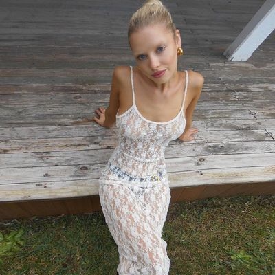 시선 Mesh Halter 드레스 작은 플룸 꽃 등이 없는 긴 셔츠를 통해 보기